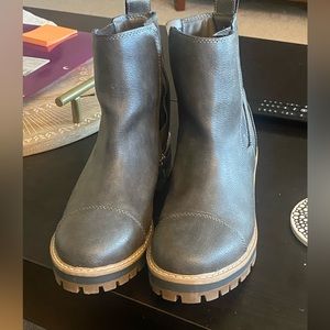 Womens Gray boot- SOLD